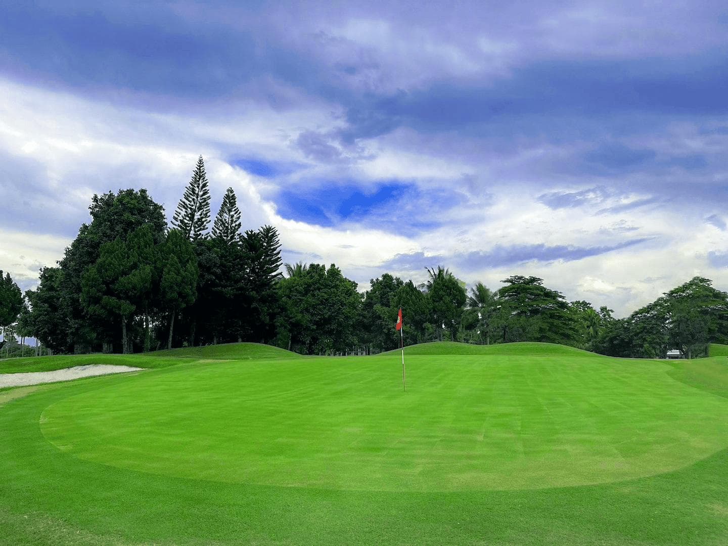 Explore golfing at [ONE DAY GOLF] : Airport or Hotel ⇄ Summit green valley (Chiangmai)
